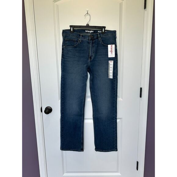 NWT Wrangler Relaxed Bootcut Men's Jeans Size 34 x 32 - Picture 1 of 7